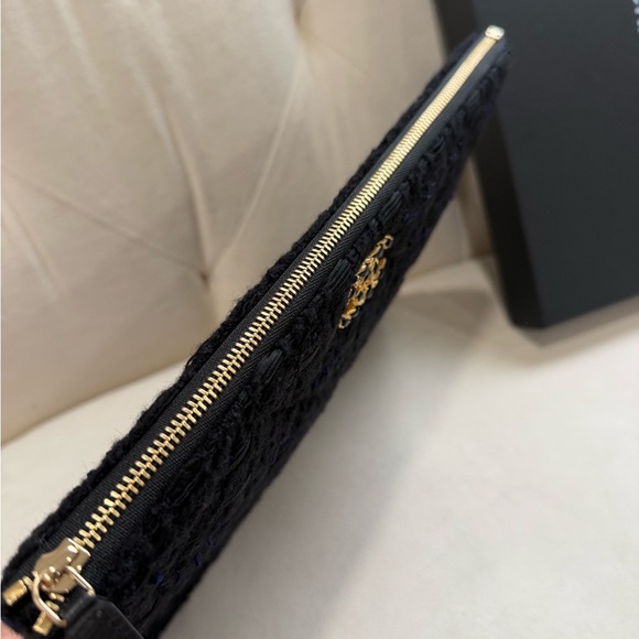 Chanel 19 Tweed O-case Clutch - Picture 5 of 11